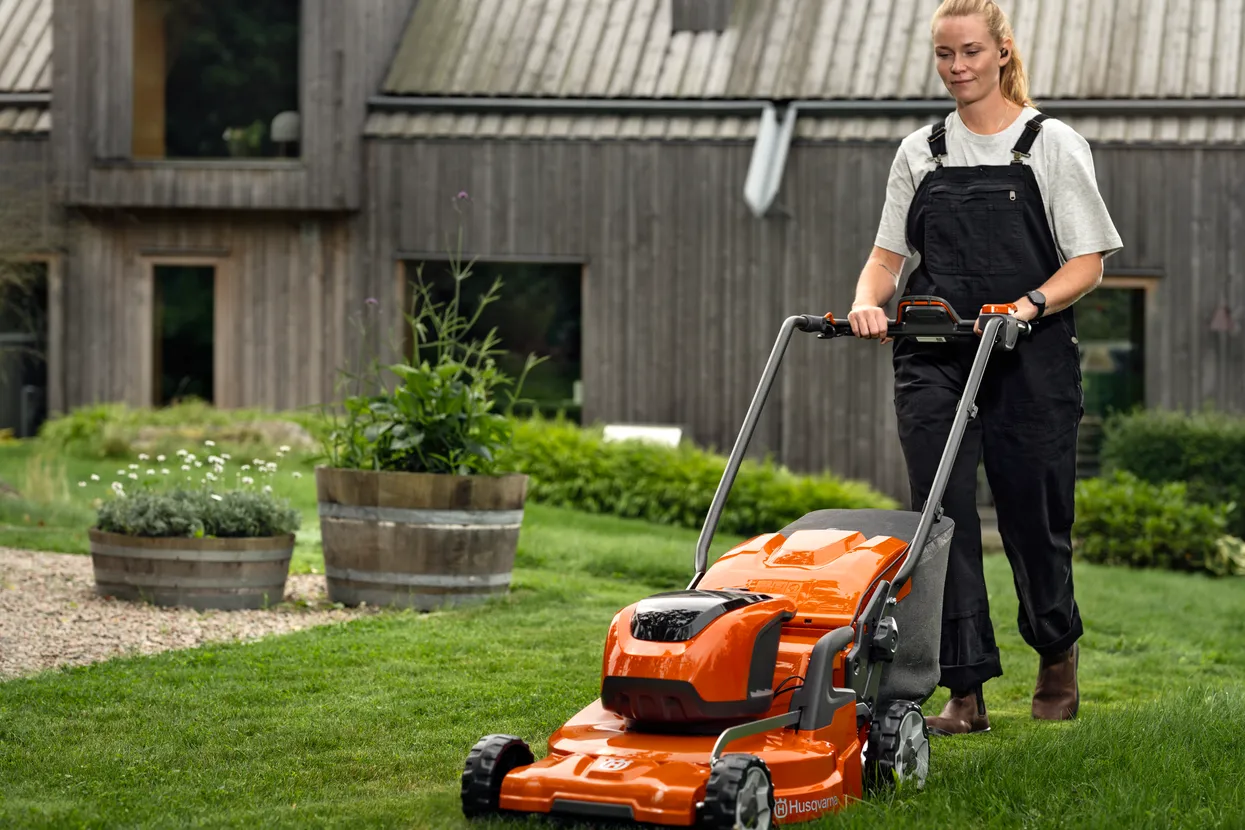 Husqvarna - Akumulátorová sekačka na trávu LC 353iVX bez akumulátoru a nabíječky