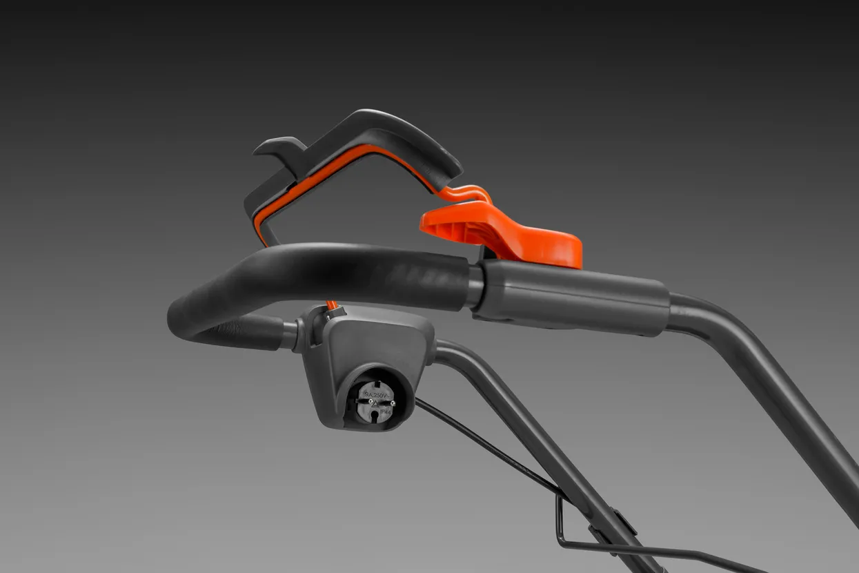 Husqvarna - Elektrická sekačka na trávu LC 141C