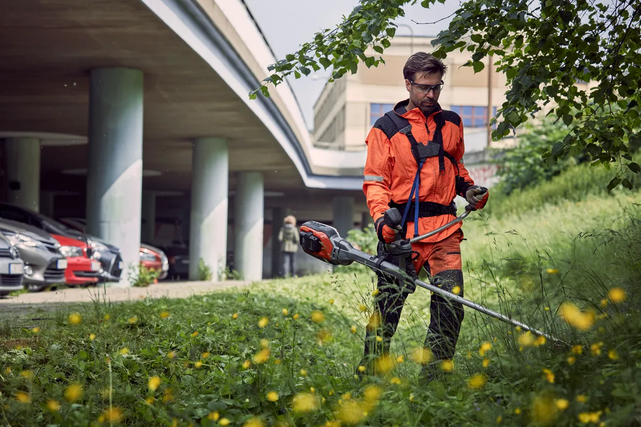Husqvarna - Akumulátorový křovinořez 535iRXT Husqvarna - Akumulátorový křovinořez 535iRXT