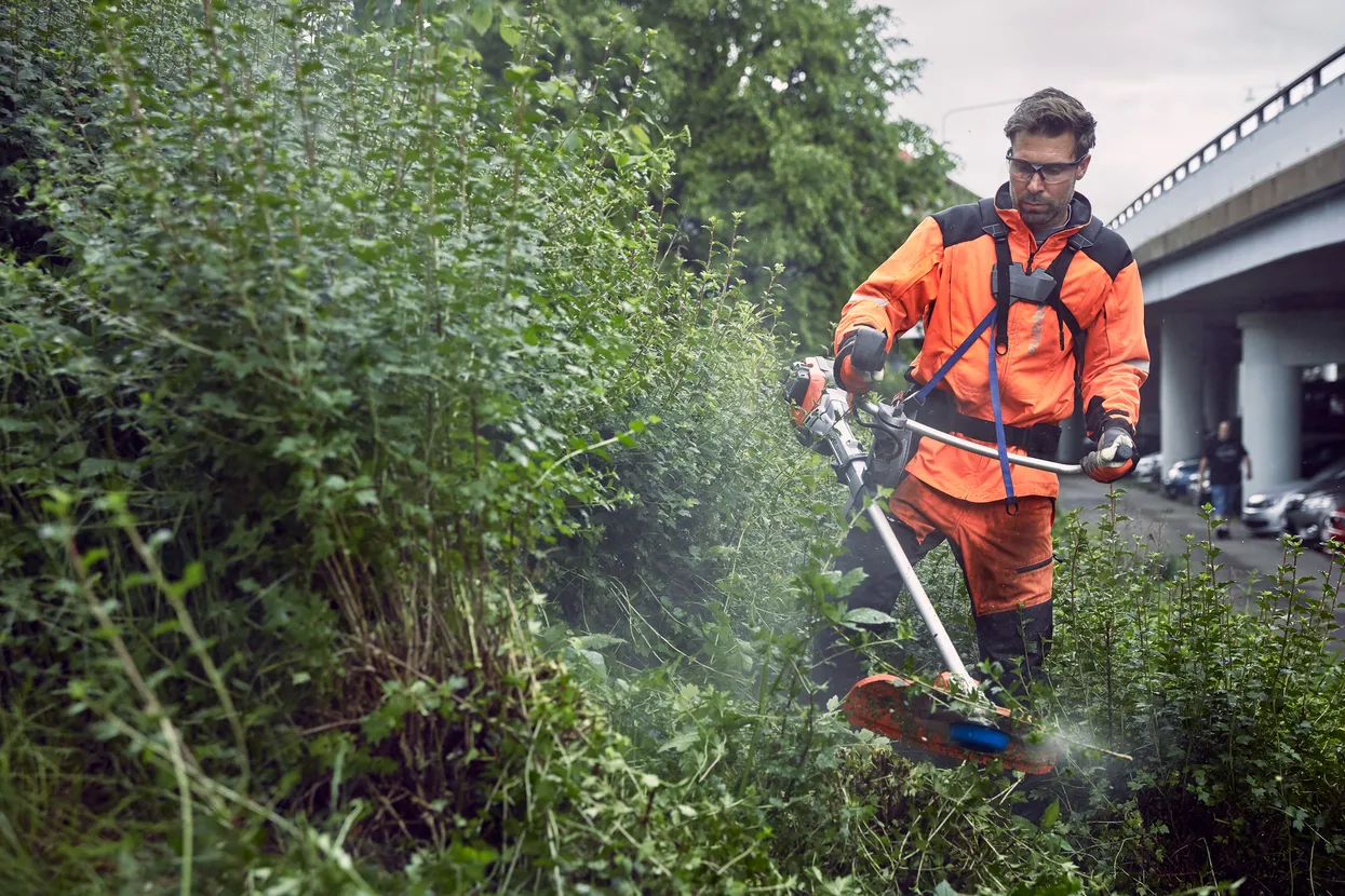 Husqvarna - Akumulátorový křovinořez 535iRXT Husqvarna - Akumulátorový křovinořez 535iRXT