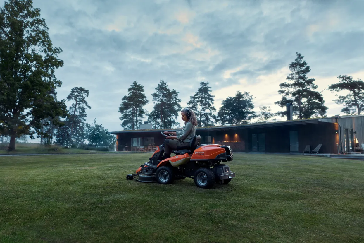 Husqvarna - Rider R 216T AWD Husqvarna - Rider R 216T AWD
