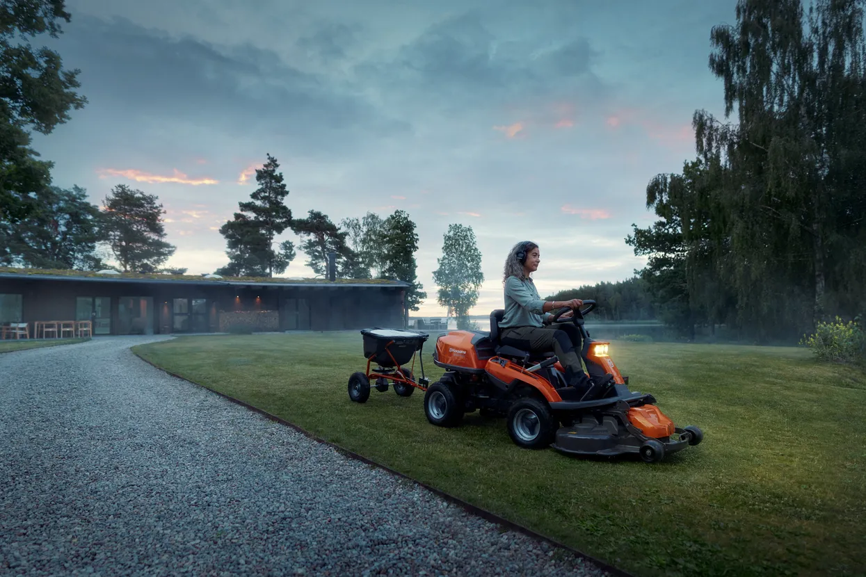 Husqvarna - Rider R 216T AWD Husqvarna - Rider R 216T AWD