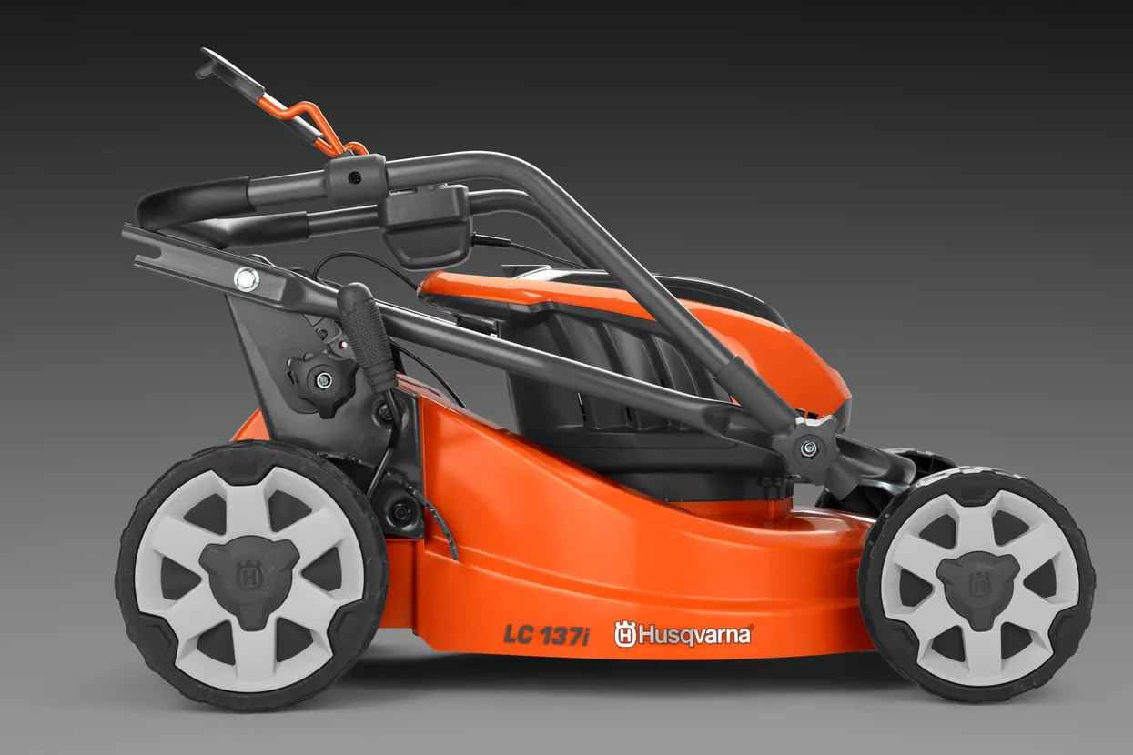 Husqvarna - Akumulátorová sekačka na trávu LC 137i s 2 akumulátory a nabíječkou