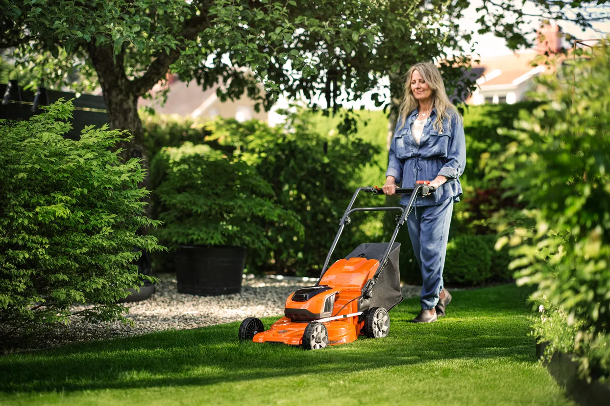 Husqvarna - Akumulátorová sekačka na trávu LC 142i bez akumulátoru a nabíječky