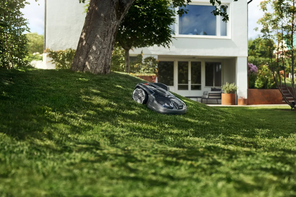 Husqvarna – Automower® 320 NERA se sadou Husqvarna EPOS® Husqvarna – Automower® 320 NERA se sadou Husqvarna EPOS®