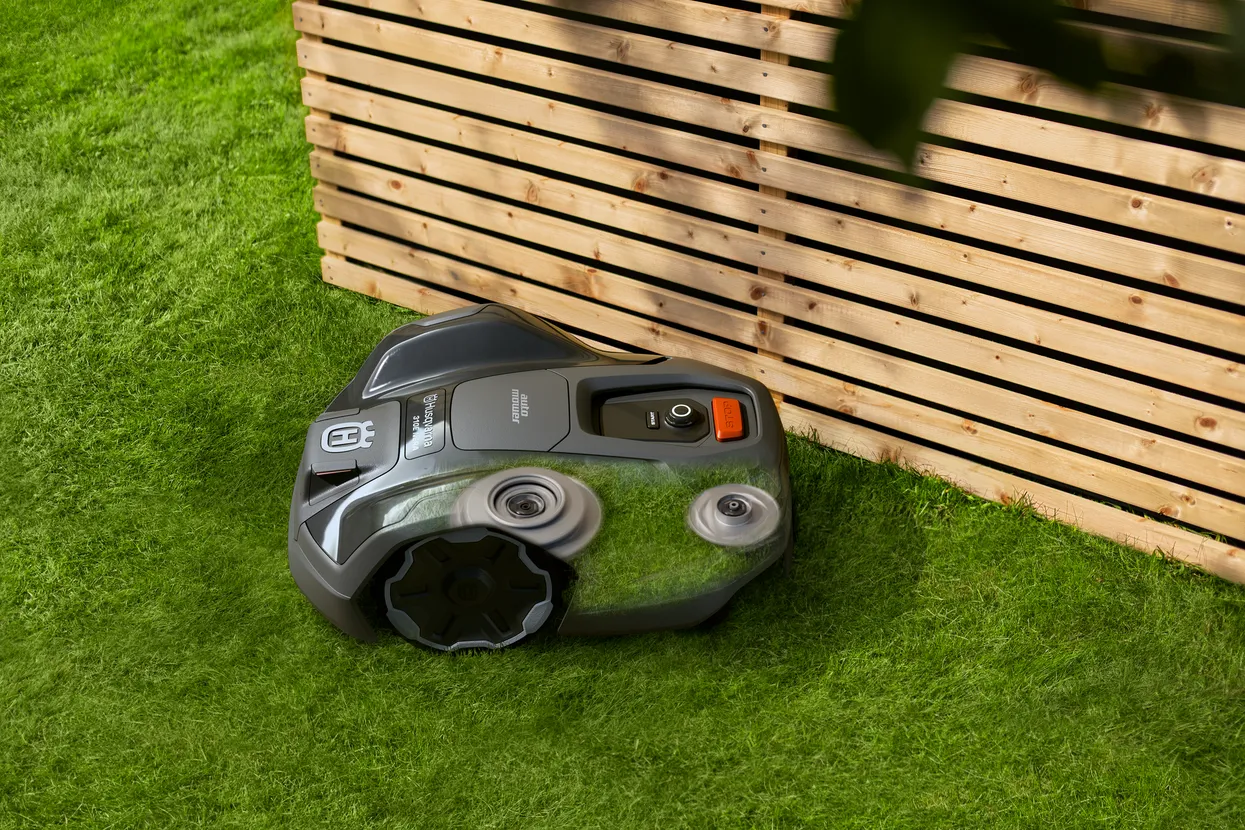 Husqvarna – Automower® 310E NERA s technologií bez vodiče