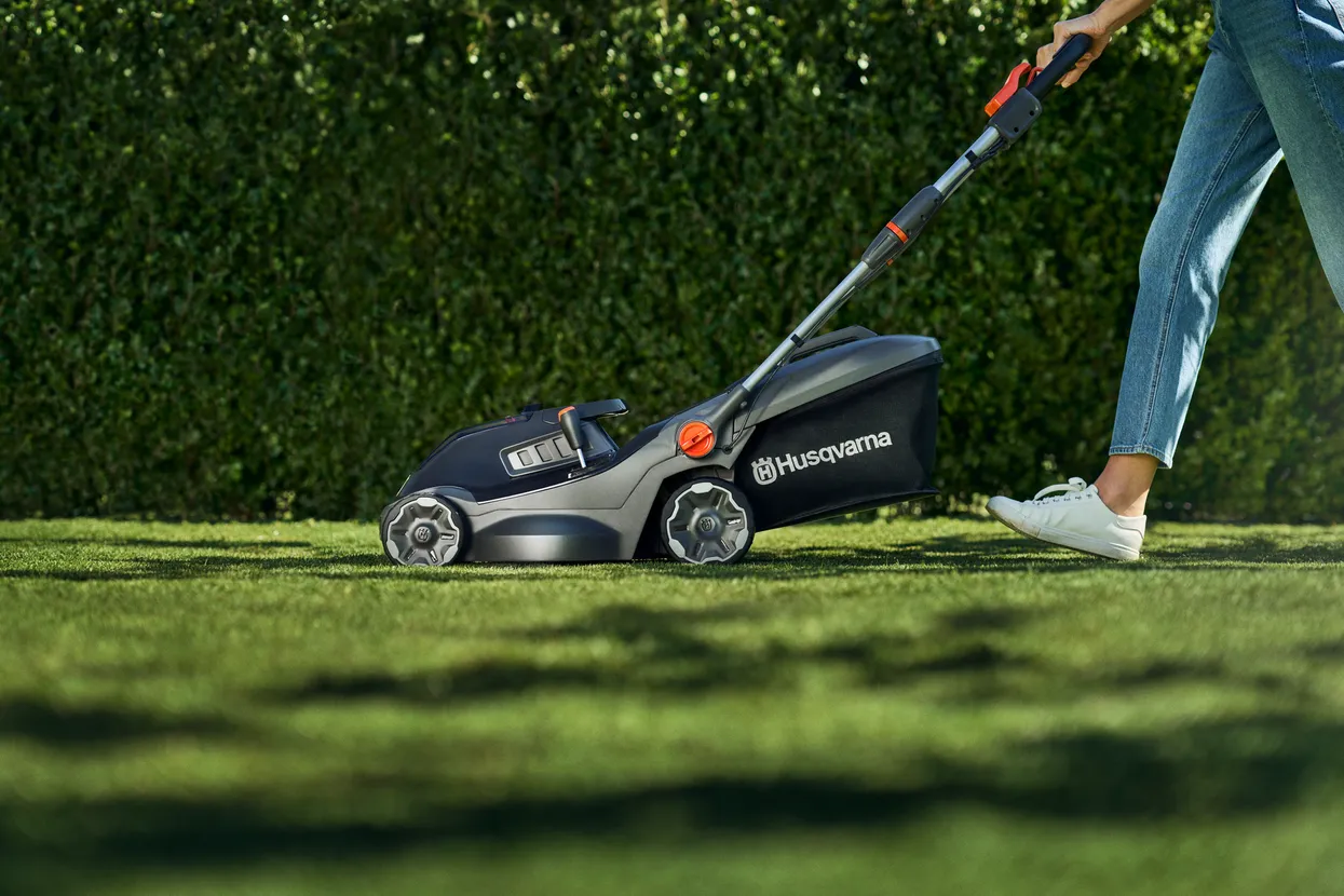 Husqvarna - Akumulátorová sekačka na trávu Aspire™ LC34-P4A bez akumulátoru a nabíječky