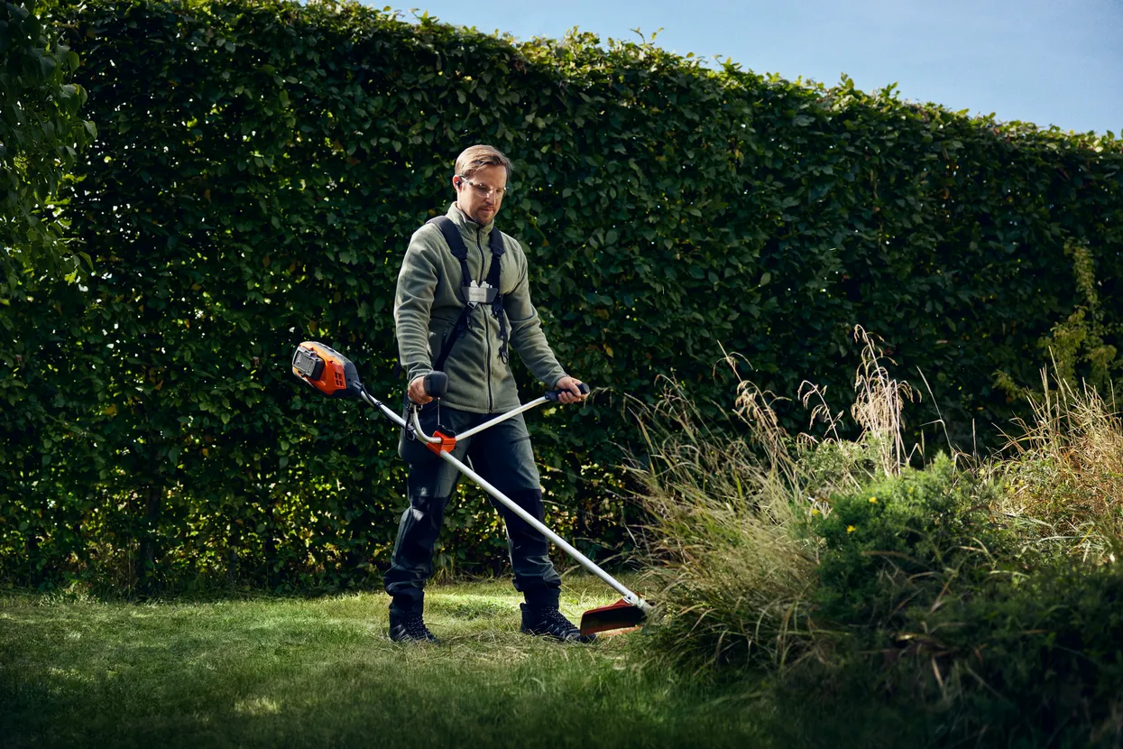 Husqvarna - Akumulátorový křovinořez 325iR