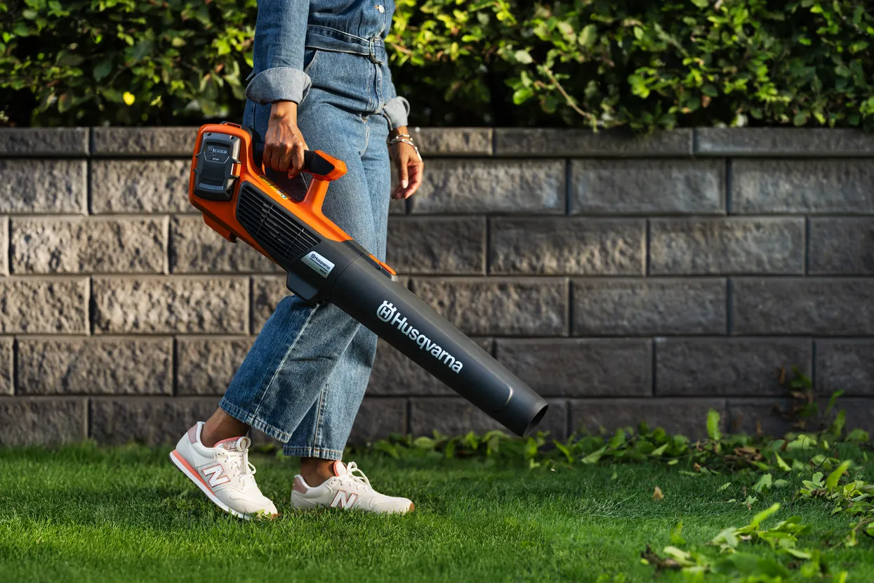 Husqvarna - Akumulátorový foukač 122iB s akumulátorem a nabíječkou