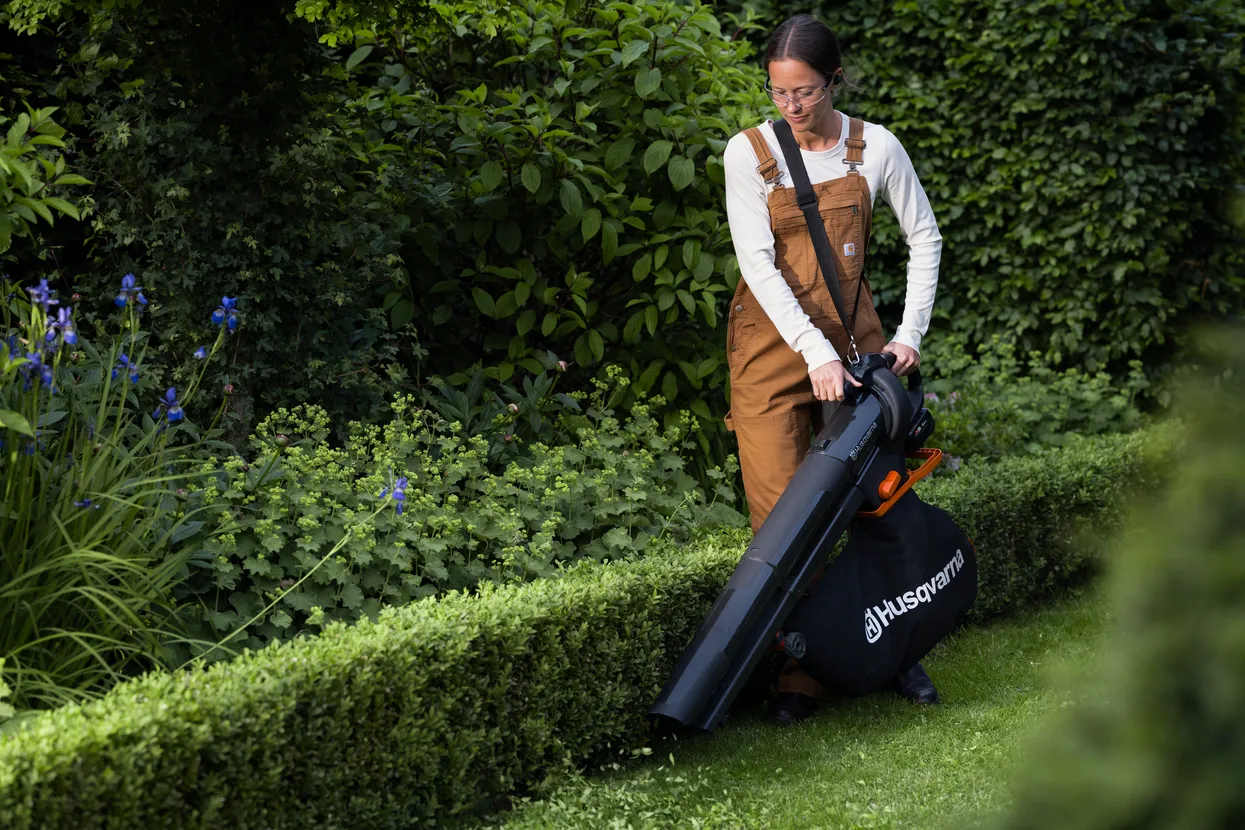 Husqvarna - Akumulátorový foukač Aspire™ BVX-P4A s akumulátorem a nabíječkou Husqvarna - Akumulátorový foukač Aspire™ BVX-P4A s akumulátorem a nabíječkou