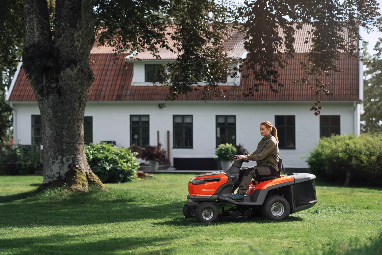 Husqvarna - Zahradní traktor TC 100i Husqvarna - Zahradní traktor TC 100i